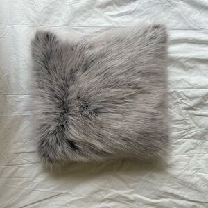 ⭐️ NWOT ⭐️ | Minimalist Faux Fur Accent Pillow